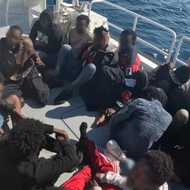 İzmir'de 56 düzensiz göçmen yakalandı, 20 göçmen kurtarıldı