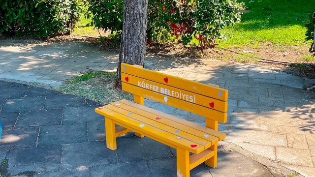 Çocuklar için parklara özel oturma grupları yerleştiriliyor