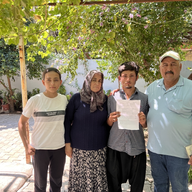 Türk aile şefkatle yaklaştıkları ve 7. evlatları olarak gördükleri Suriyeli...
