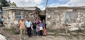 Tek odalı köhne evde yaşayan 9 kişilik aileye yeni yuva
