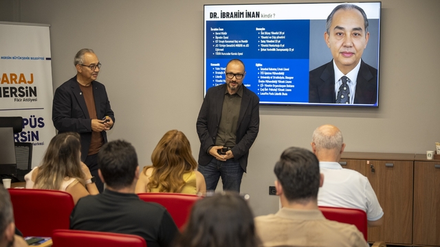 Mersin'de iş dünyası 'dijital liderliği' konuştu