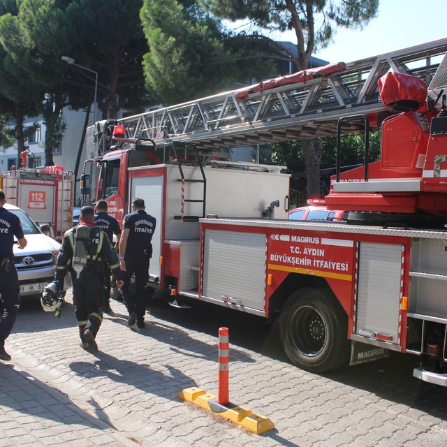 Apartmandan gelen yanık kokusu itfaiyeyi harekete geçirdi