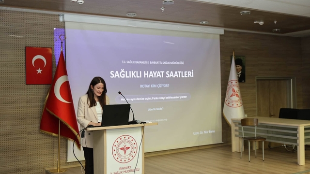 Bayburt'ta sağlık çalışanlarına liderlik eğitimi verildi
