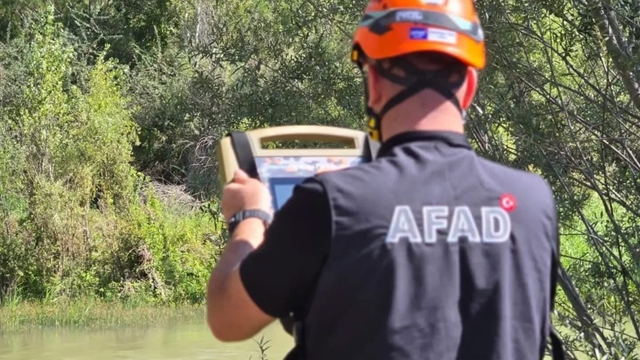 Kelkit Çayı'na düşen Esma Nur, yapay zeka destekli dronla aranıyor