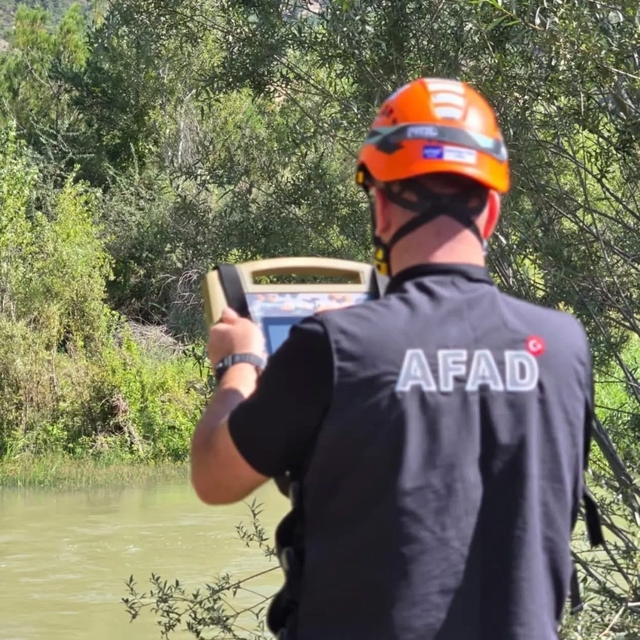 Kelkit Çayı'na düşen Esma Nur, yapay zeka destekli dronla aranıyor