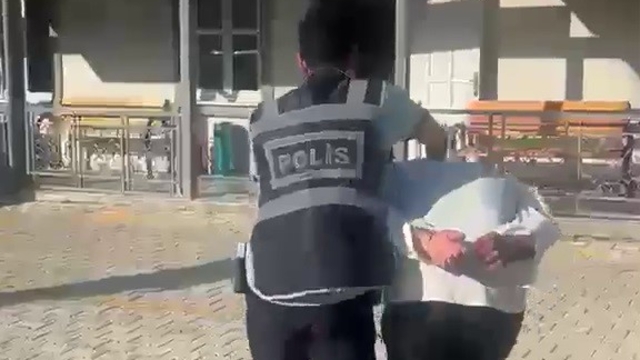 Antakya'da 32 yıl  hapis cezasıyla aranan hırsız yakalandı