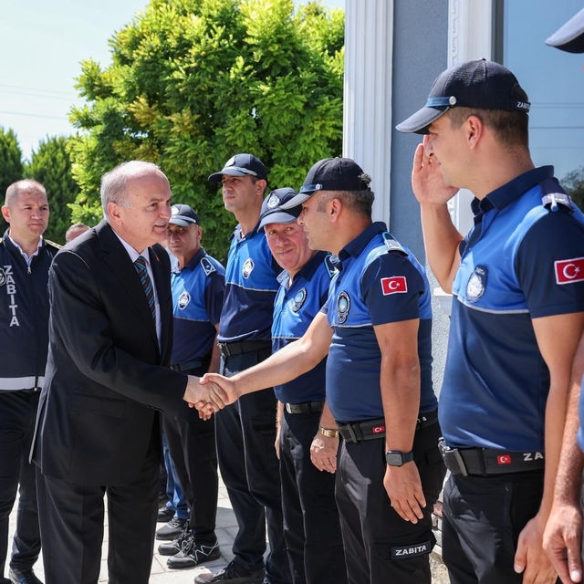 Başkan Özlü'den zabıta personeline tespih