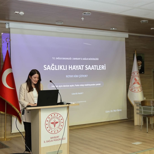 Bayburt'ta sağlık çalışanlarına liderlik eğitimi verildi