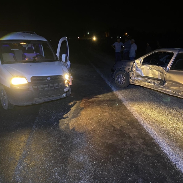 Şuhut'ta trafik kazası: 2 yaralı