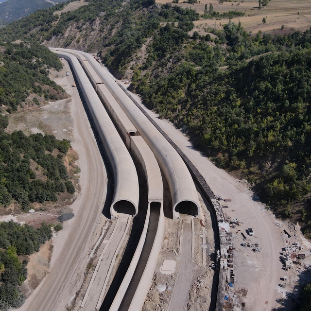 Karadeniz'i Akdeniz'e bağlayan dev projede 49 kilometrelik yolun en zorlu t...