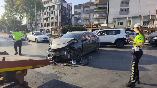 Aydın'daki kazada baba ve oğlu yaralandı