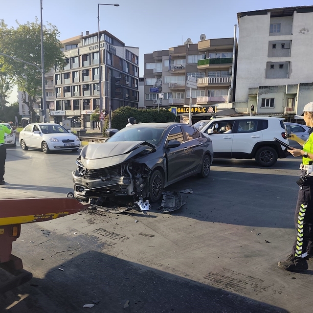 Aydın'daki kazada baba ve oğlu yaralandı