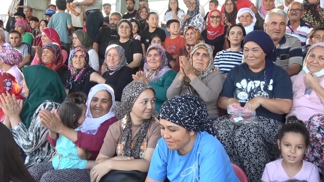 Mersin'deki futbol turnuvası finalini binlerce taraftar izledi
Tribünleri kadınlar, tepeleri erkekler doldurdu