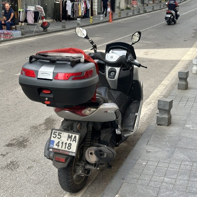 Samsun'da hafif ticari araç ile çarpışan motosikletli yaralandı