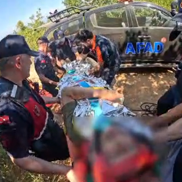 Yalova'da 7 metrelik çukura düşen vatandaş kurtarıldı
