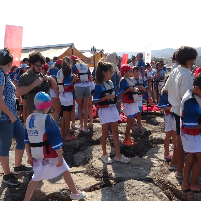 Çanakkale'de gençler, tarih için dalıp yelkenler fora dedi
Çanakkale'de 'Ta...