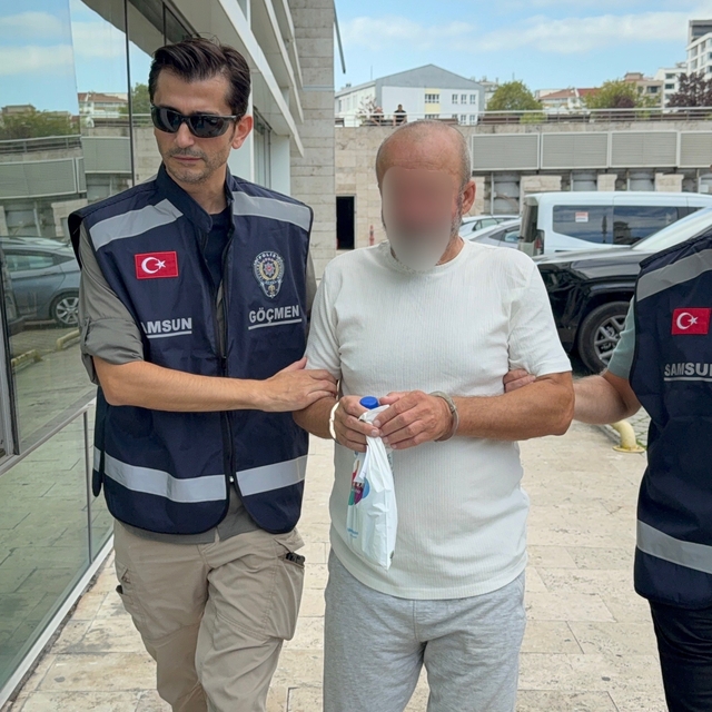 Yine göçmen kaçakçılığı yaparken yakalandı