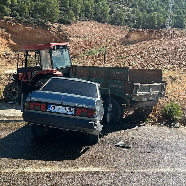 Ermenek'te otomobil traktörün römorkuna çarptı: 3 yaralı