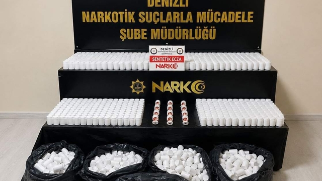Denizli'de 104 bin sentetik hapla yakalanan 4 şüpheli tutuklandı