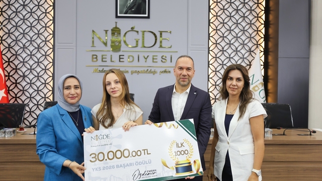 Başkan Özdemir'den YKS şampiyonlarına anlamlı destek