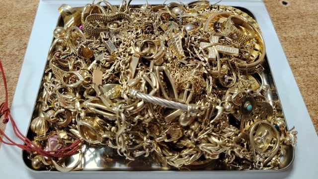 Türkiye'ye sokulmak istenen 708 gram kaçak altın komşuya takıldı