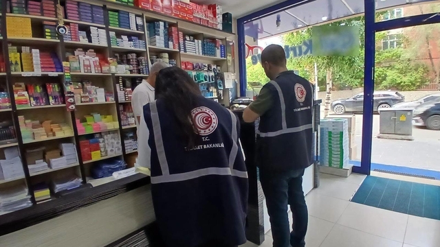 Kars'ta okul zili çalmadan kırtasiyelere sıkı denetim: Fiyat etiketleri tek tek inceleniyor