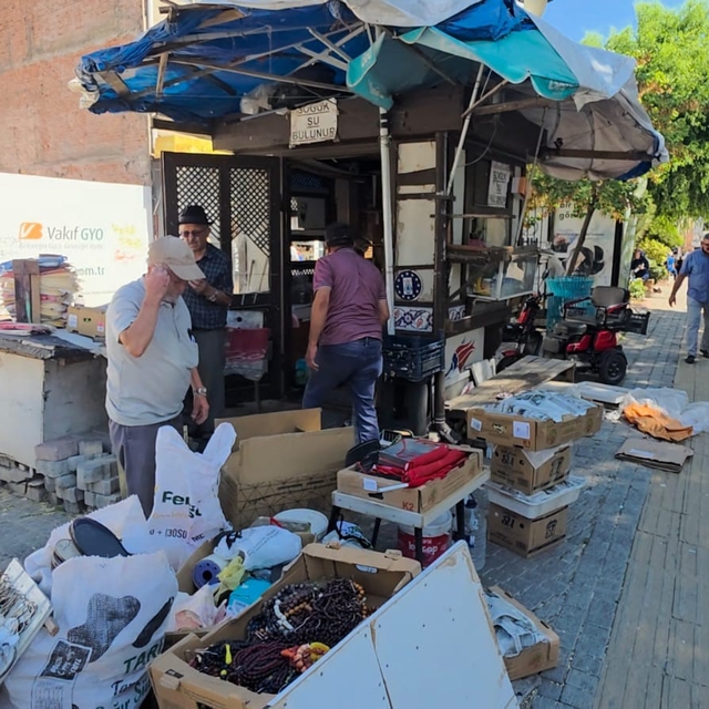 Mahkeme kararı sonrası 47 yıllık iş yerini boşaltan esnaf, baktığı kuşlar i...