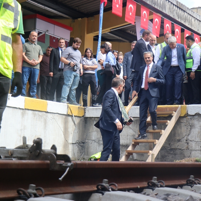 Şehir tarihini değiştirecek proje: Raylar yerin altına iniyor
Sakarya'da ra...