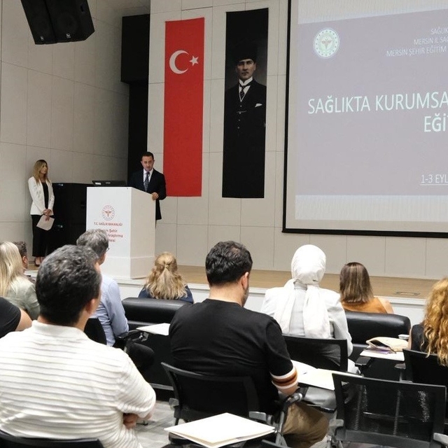 Mersin'de sağlık yöneticilerine 'güçlü liderlik' eğitimi