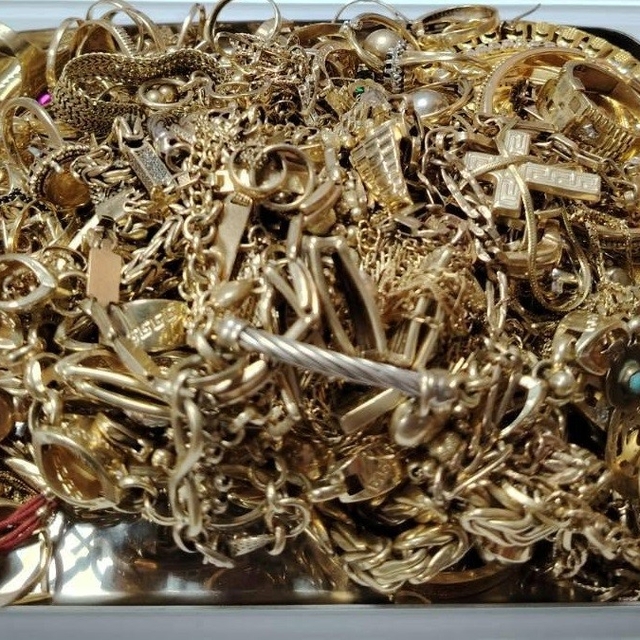 Türkiye'ye sokulmak istenen 708 gram kaçak altın komşuya takıldı