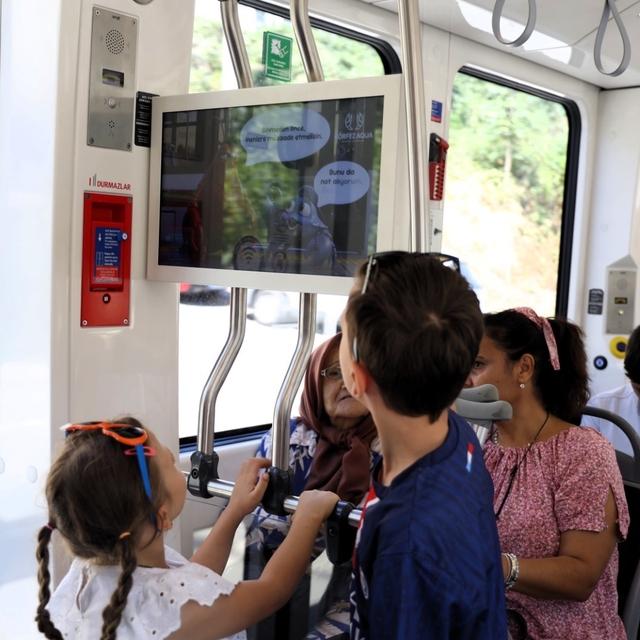 Tramvayda yolculuk kuralları animasyonlarla anlatılıyor