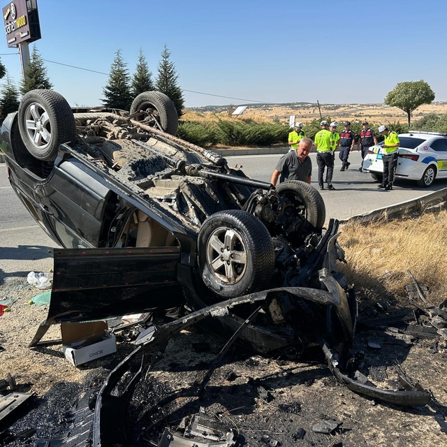 Takla atan otomobilin sürücüsü ağır yaralandı