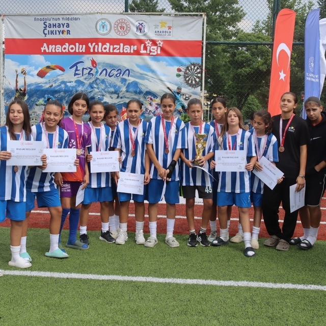 Manisa'nın kızları Türkiye üçüncüsü oldu