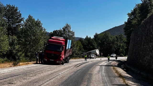 Bolu'da iki kamyon çarpıştı: 1 yaralı