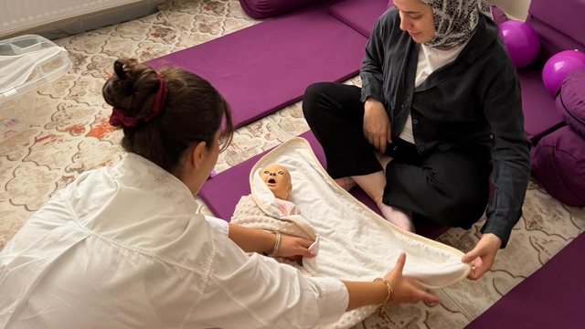 Hisarcık'ta "Her Gebeye Bir Ebe" uygulamasıyla annelik yolculuğu yakından takip ediliyor
