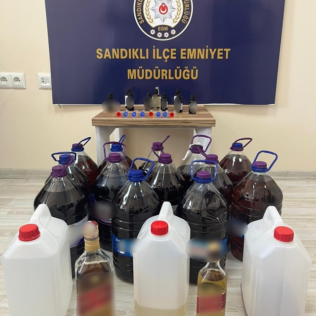 Sandıklı'da sahte alkol operasyonu