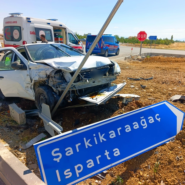 İki otomobil kavşakta çarpıştı: 7 yaralı