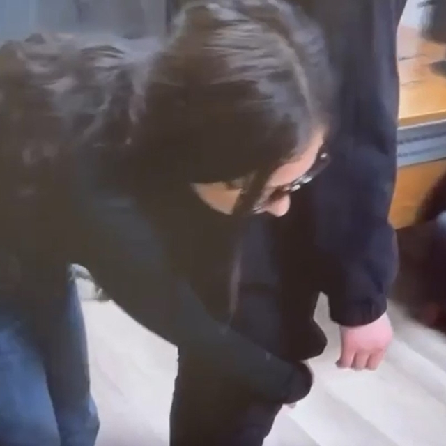 Tuğyan'ın annesi Güllü'yü attığını öne sürüp, olay anını uygulamalı anlattı