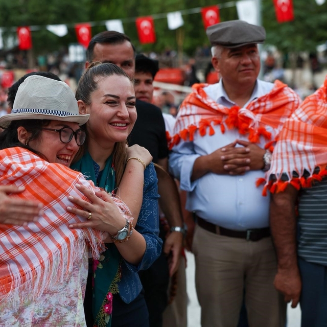 Elmalı'da 12. Temsili Yörük Göçü gerçekleştirildi
Yörük kızı Büşra Özdemir...