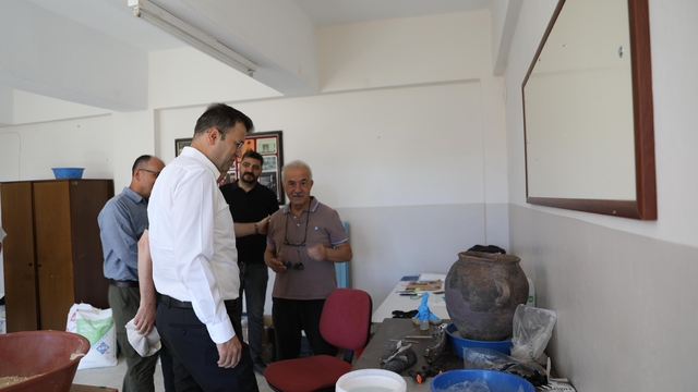 Vali Akmeşe Kınık Höyük Kazı Alanını inceledi