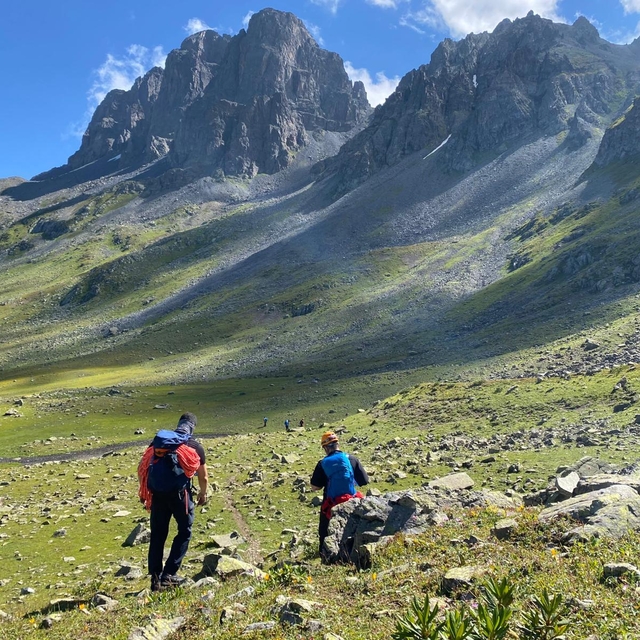 Rize'de yaylada kaybolup mahsur kalan Avusturyalı turisti ekipler kurtardı