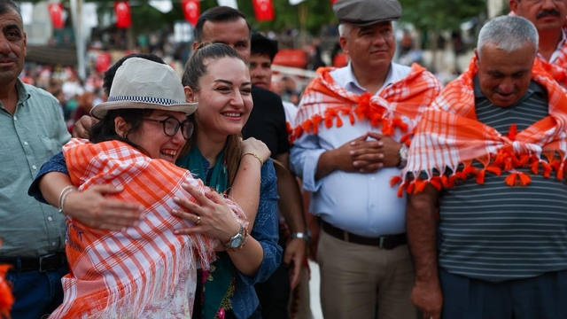 Elmalı'da 12. Temsili Yörük Göçü gerçekleştirildi
Yörük kızı Büşra Özdemir yörükleri yalnız bırakmadı
Özdemir: "Yörük kültürü bu toprakların en büyük zenginliğidir"