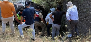 Bingöl'de otomobil dere yatağına devrildi: 1 ölü, 4 yaralı