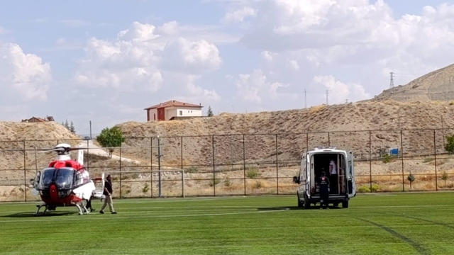 Darende'de 8 yaşındaki çocuk için ambulans helikopter havalandı