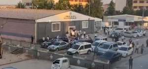 Düğün salonunda kardeşinin tartıştığı kişiyi bıçakla yaralayan şüpheli tutu...