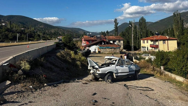 Tokat'ta iki otomobil çarpıştı: 1 ölü, 3 yaralı