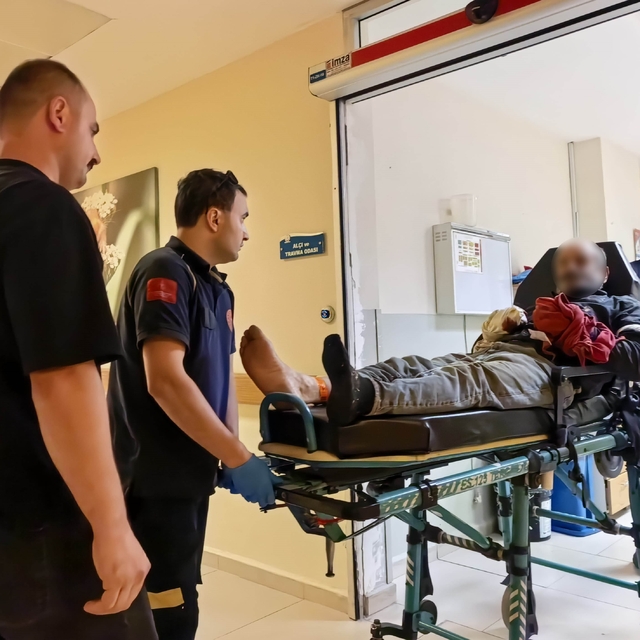 Ellerini zincire sıkıştıran adamın 6 parmağı koptu