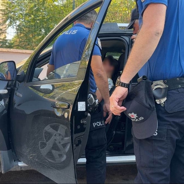 Kendisine zarar verdiğini ihbar eden kadın, araçta fenalaşmış halde bulundu...