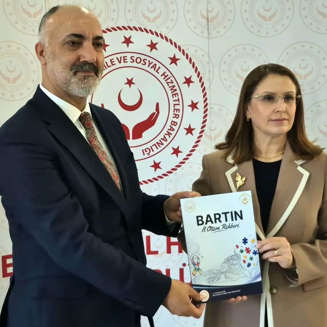 Otizmlere yol haritası olacak "rehber" hazırlandı
Pilot il Bartın'da otizml...