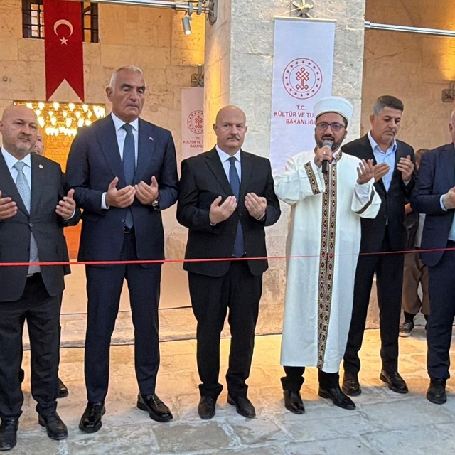 Depremde hasar gören tarihi Musalla Camii yeniden ibadete açıldı